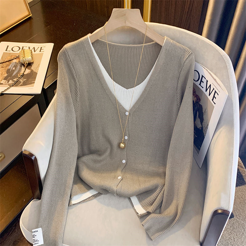 Casual knitted jacket for women with a fine ribbed structure and a deep V-neck Lune London