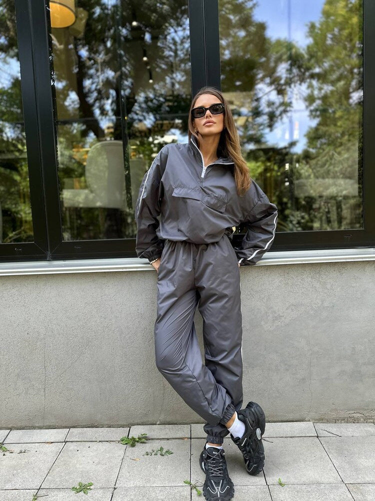 Ladies functional sports suit with high collar and elastic cuffs Lune London
