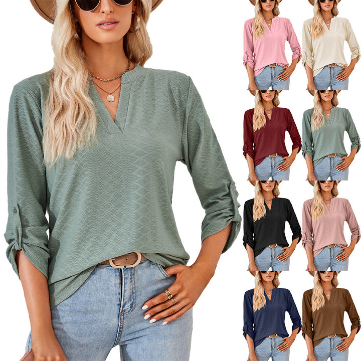 Top woman with V-neck and trendy ruffle details Lune London