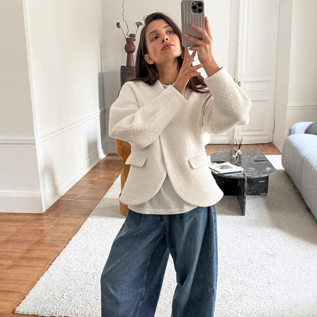 Trendy wool jacket for women with soft fabric and casual fit Lune London