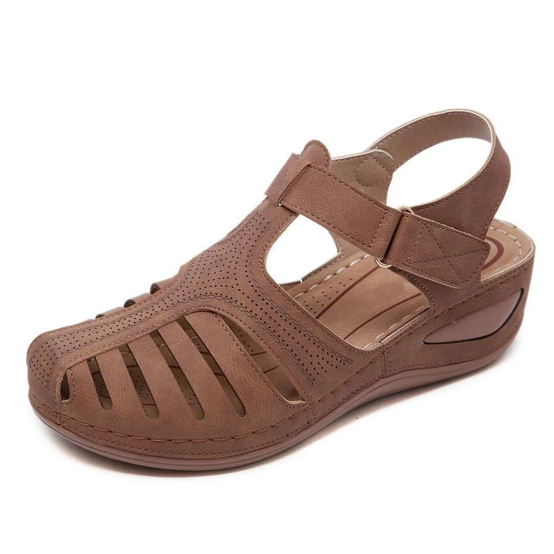 Breathable comfort sandals for women with adjustable strap and ergonomic sole Lune London