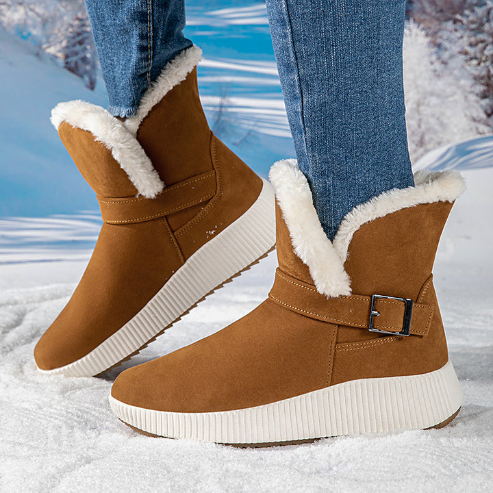Women's winter boots lined with trendy buckle application and non-slip sole Lune London