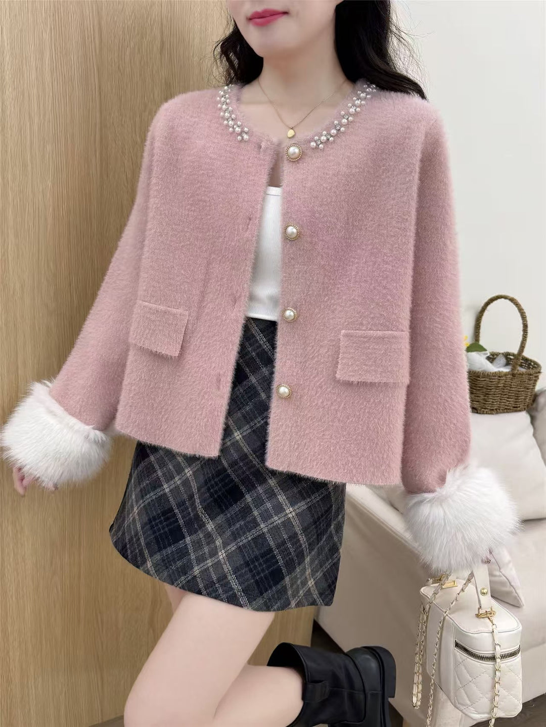 Cardigan élégant pour femmes avec décoration de perles et manches duveteuses Chic & Stil