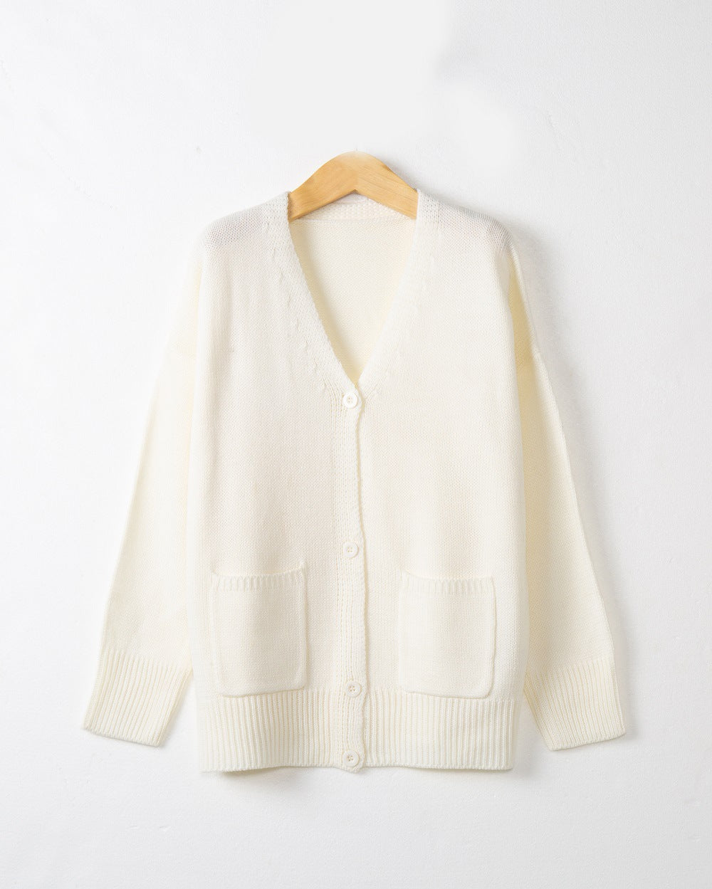 Ladies Chunky Knit Cardigan with practical pockets and V-neck Lune London