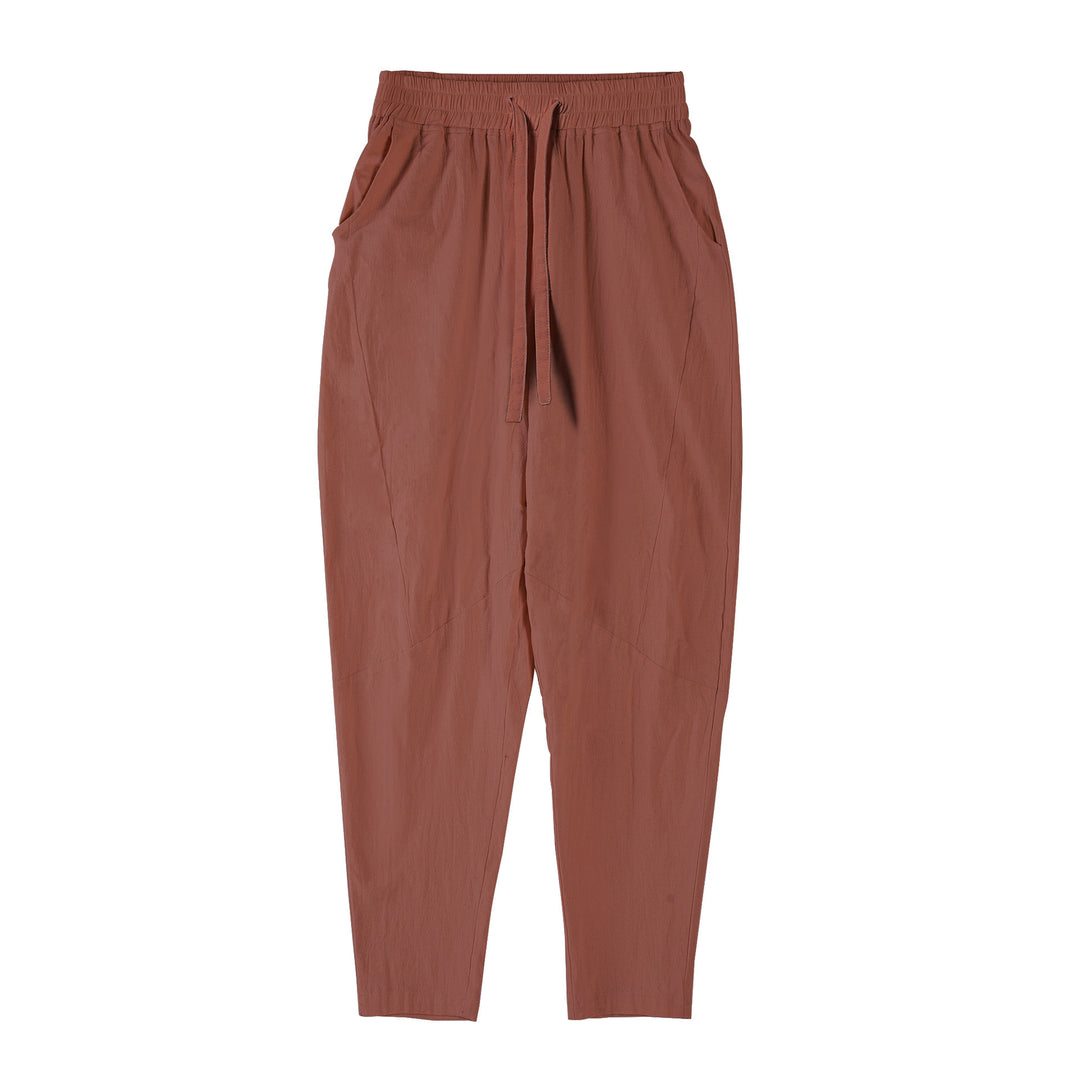 Light casual pants for men with elastic waist and practical side pockets Lune London