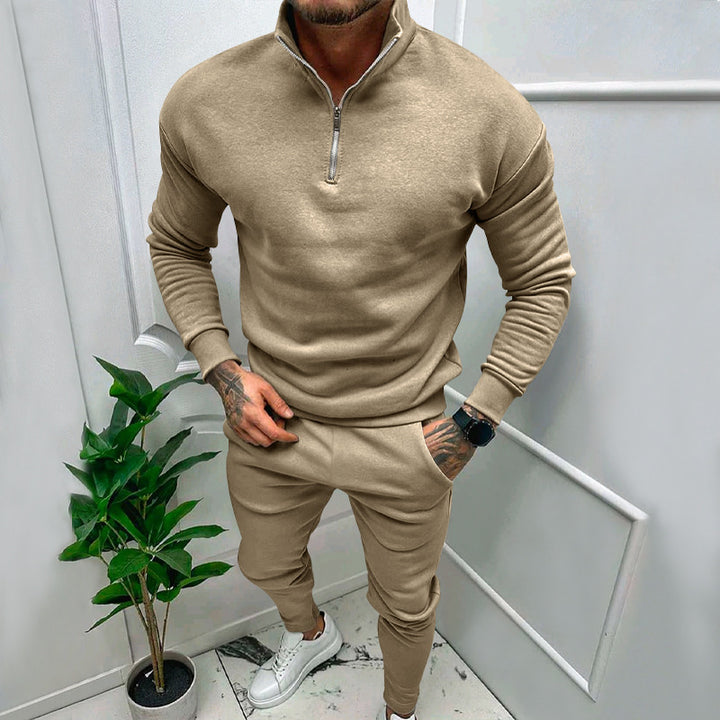 Sporty fleece pullover for men with short zipper and trendy fit Lune London