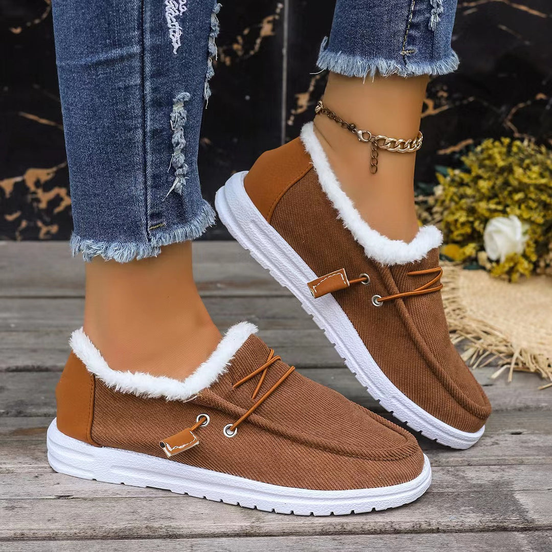 Women warm and comfortable slippers with lining and non-slip sole Lune London