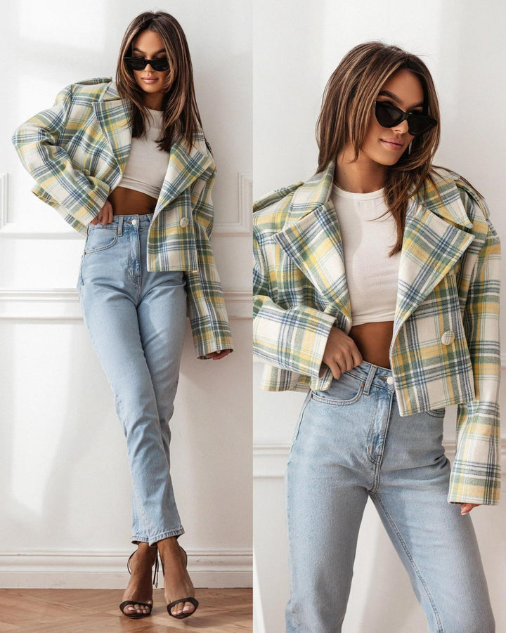 Elegant short jacket for women with a casual fit and practical pockets Lune London