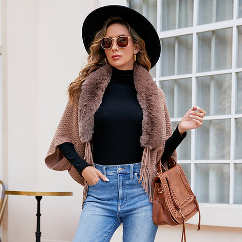 Ladies fashion poncho with luxurious faux fur collar Lune London
