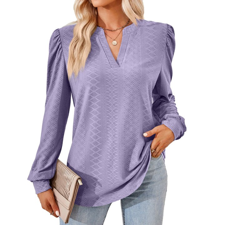 Women's shirt with elegant V-neck and structured pattern Lune London