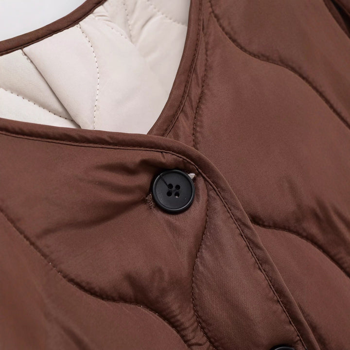 Veste matelassée pour femmes avec détails de boutons modernes Chic & Stil