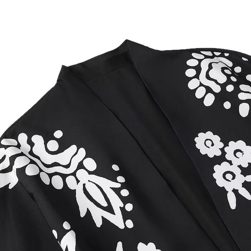 Ladies trendy kimono jacket with floral patterns and belt at the waist Lune London
