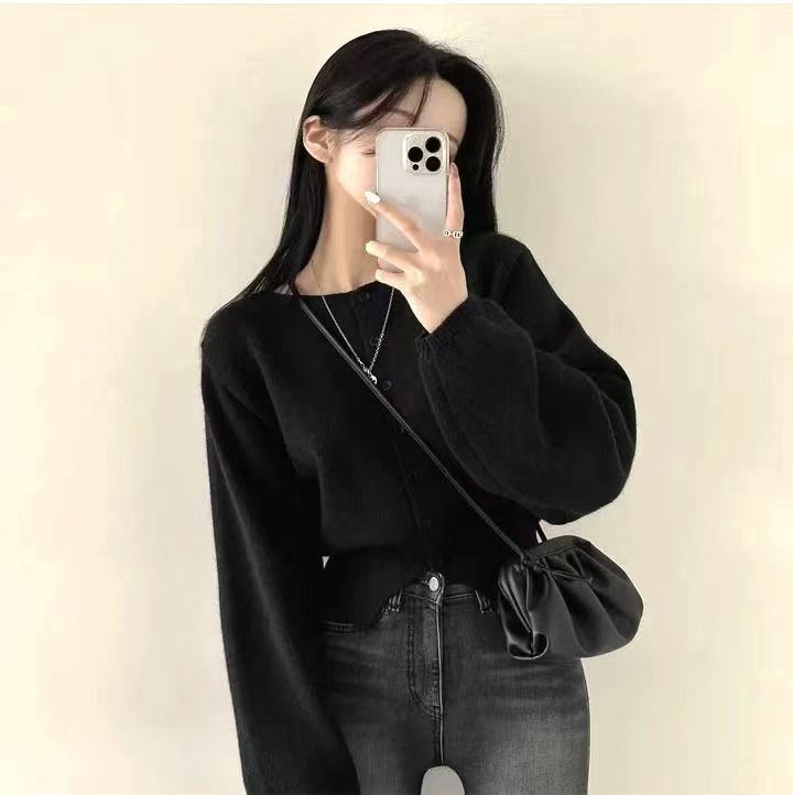 Cardigan court pour femmes avec patte de boutonnage et manches surdimensionnées Chic & Stil