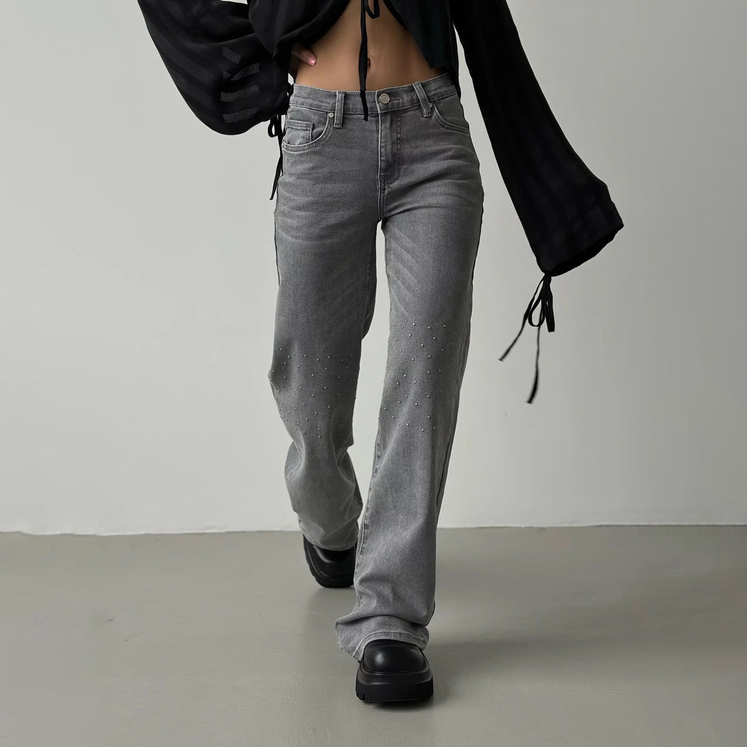 High-waisted women's jeans with a trendy ripped design and original studs Lune London