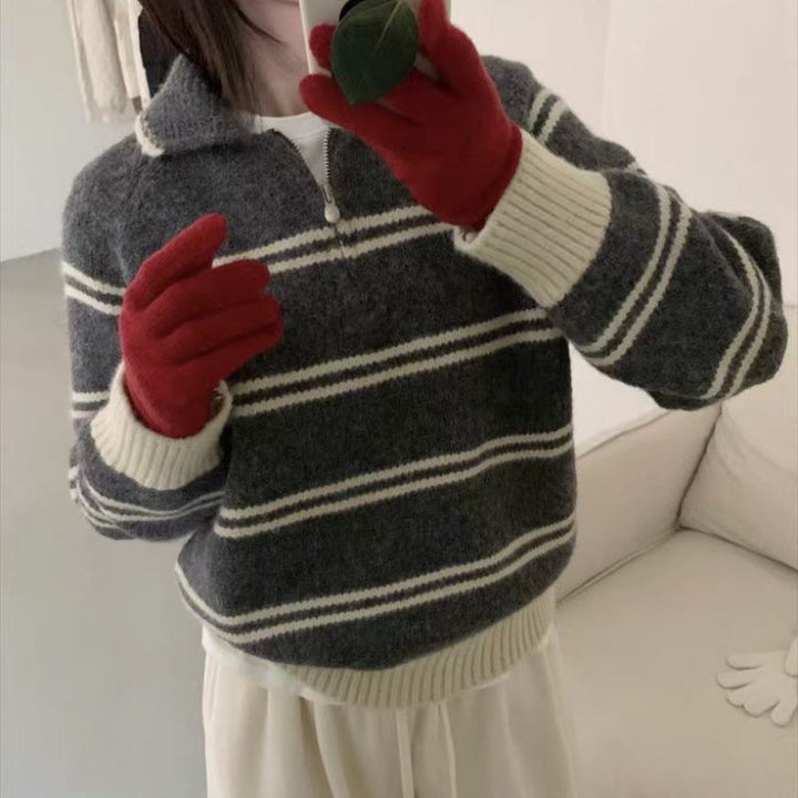Pull pour femmes à motifs avec col montant et détails contrastés Chic & Stil