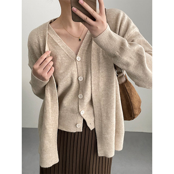 Cardigan tricoté pour femme avec col en V et détails de boutons Chic & Stil