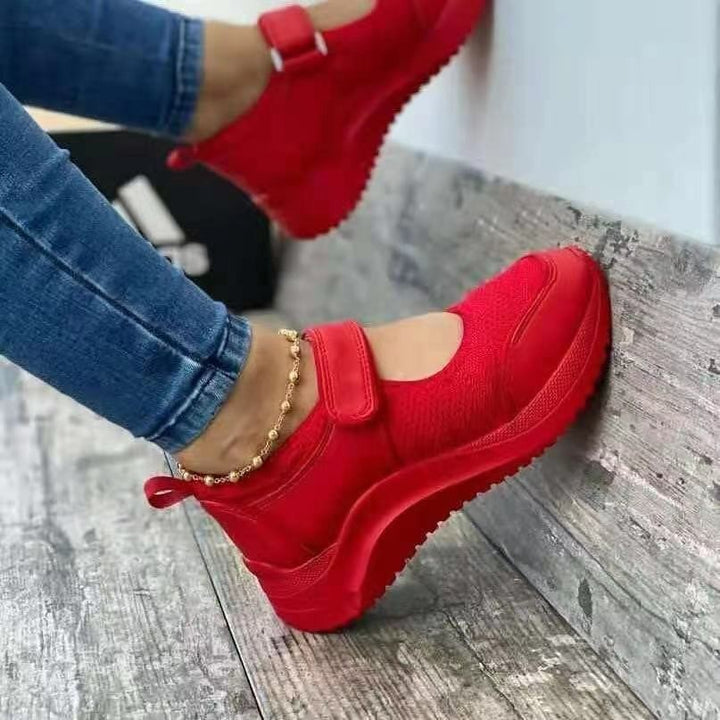 Comfortable laced sneakers for women with elastic band and breathable surface Lune London