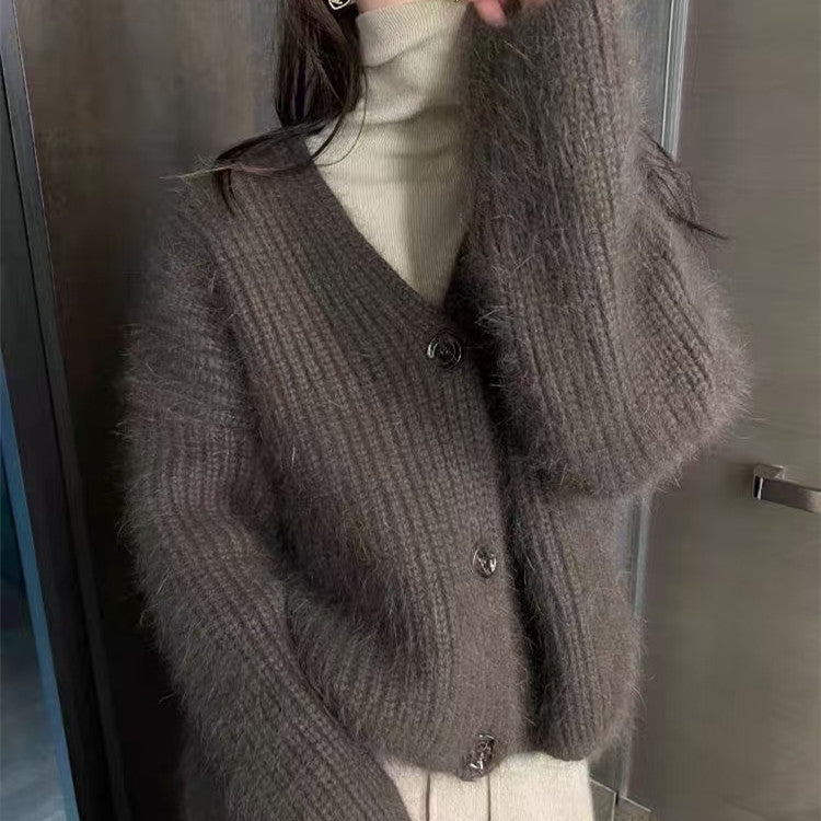 Cardigan tricoté confortable pour femmes avec un matériau exceptionnellement doux et une fermeture à boutons pratique Chic & Stil
