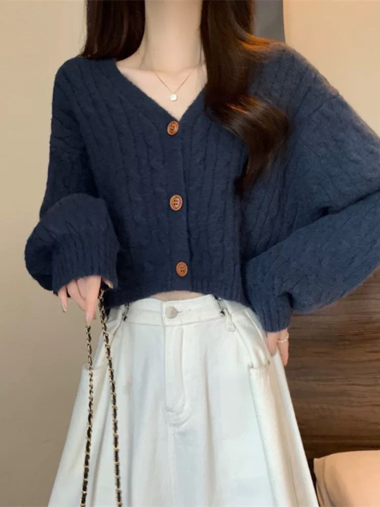 Cardigan court pour femmes avec des manches larges et détail de bouton Chic & Stil