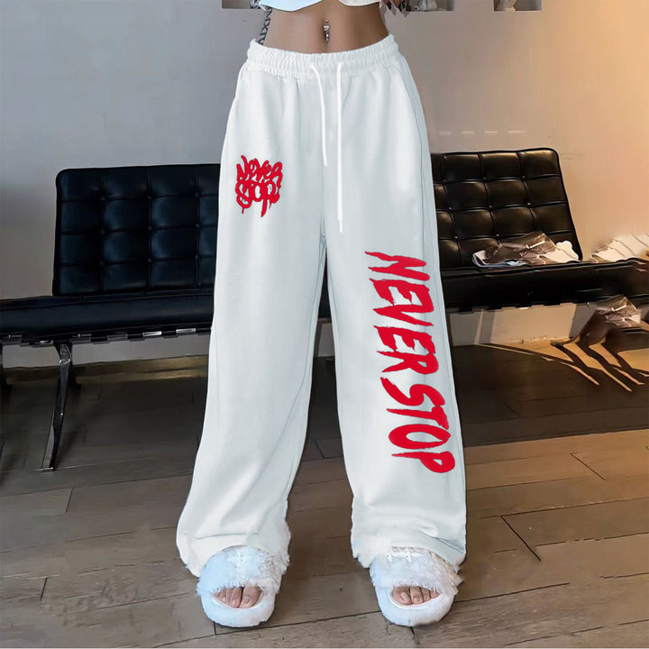 Women's casual pants in a relaxed oversized style with eye-catching graphic print Chic & Stil