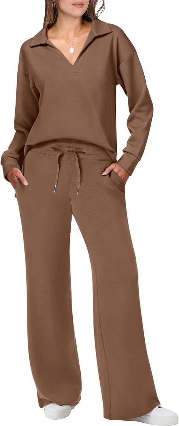 Casual lounge set for women with loose fit and comfortable V neck Lune London