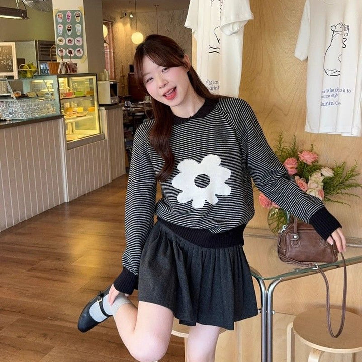 Women's striped sweater with floral appliqué and casual cut