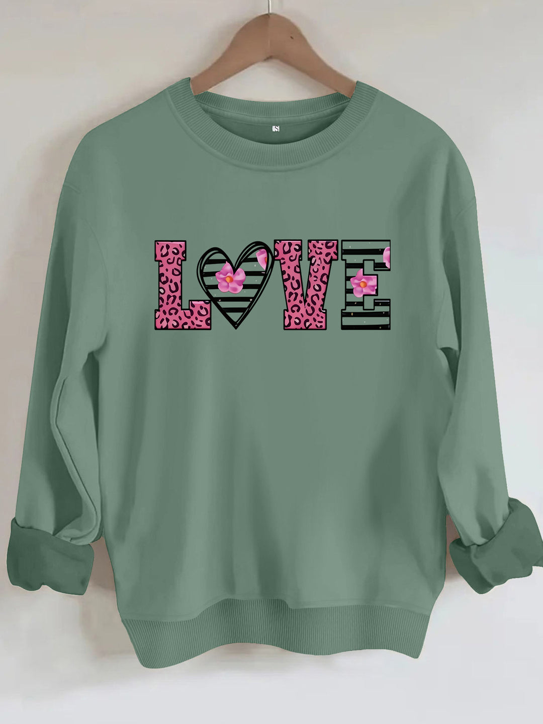 Sweatshirt femme avec design moderne de cœur léopard et coupe confortable Chic & Stil