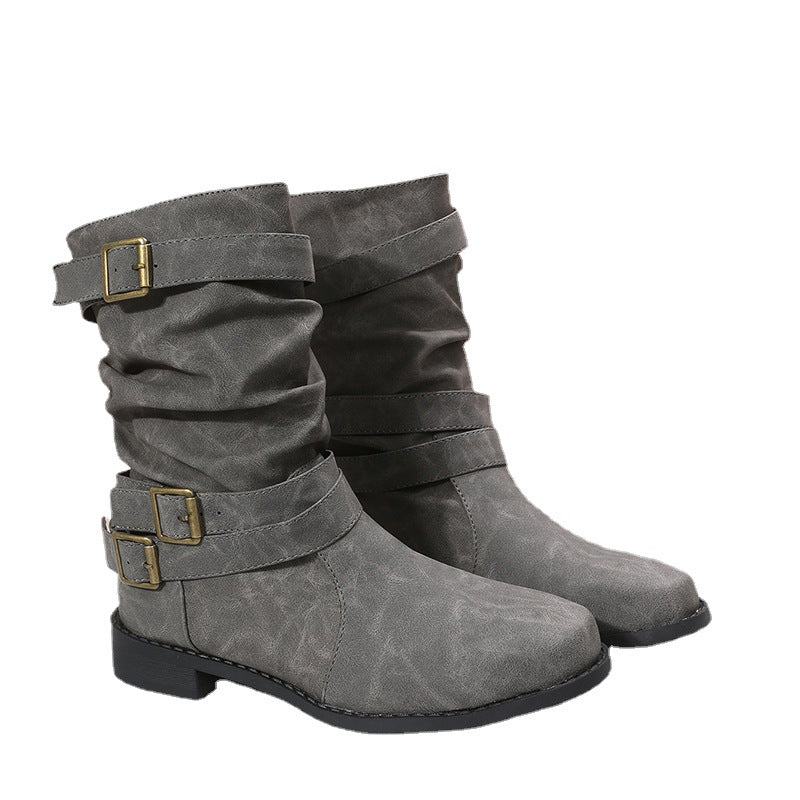 Robust boots for women with trendy buckles and casual chic design