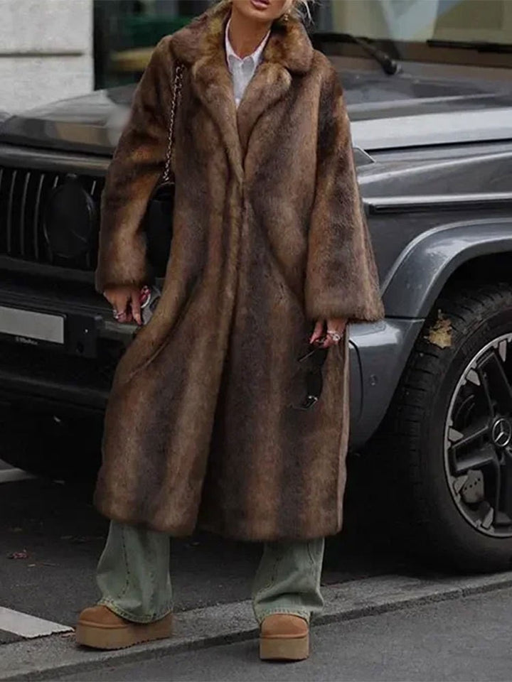 Ladies Elegant and Luxurious Fur Coat Lune London