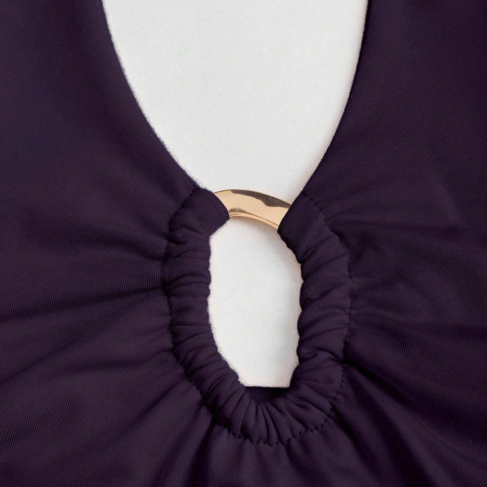 Stylish short top for women with a trendy halter design and a chic tie band Chic & Stil