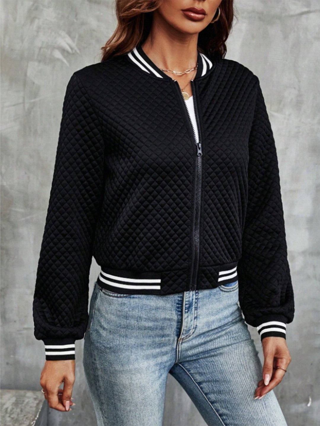 Veste matelassée femme au design sportif avec des manches contrastées Chic & Stil