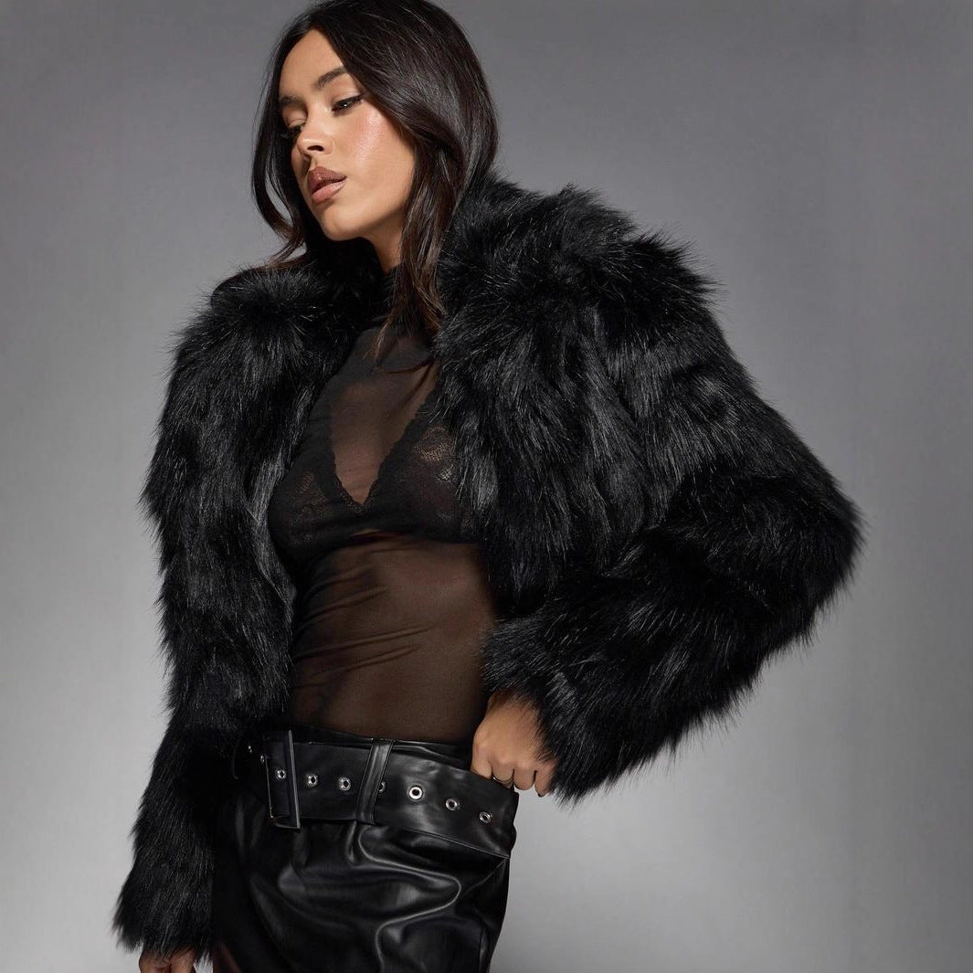 Ladies trendy short jacket with glamorous faux fur Lune London