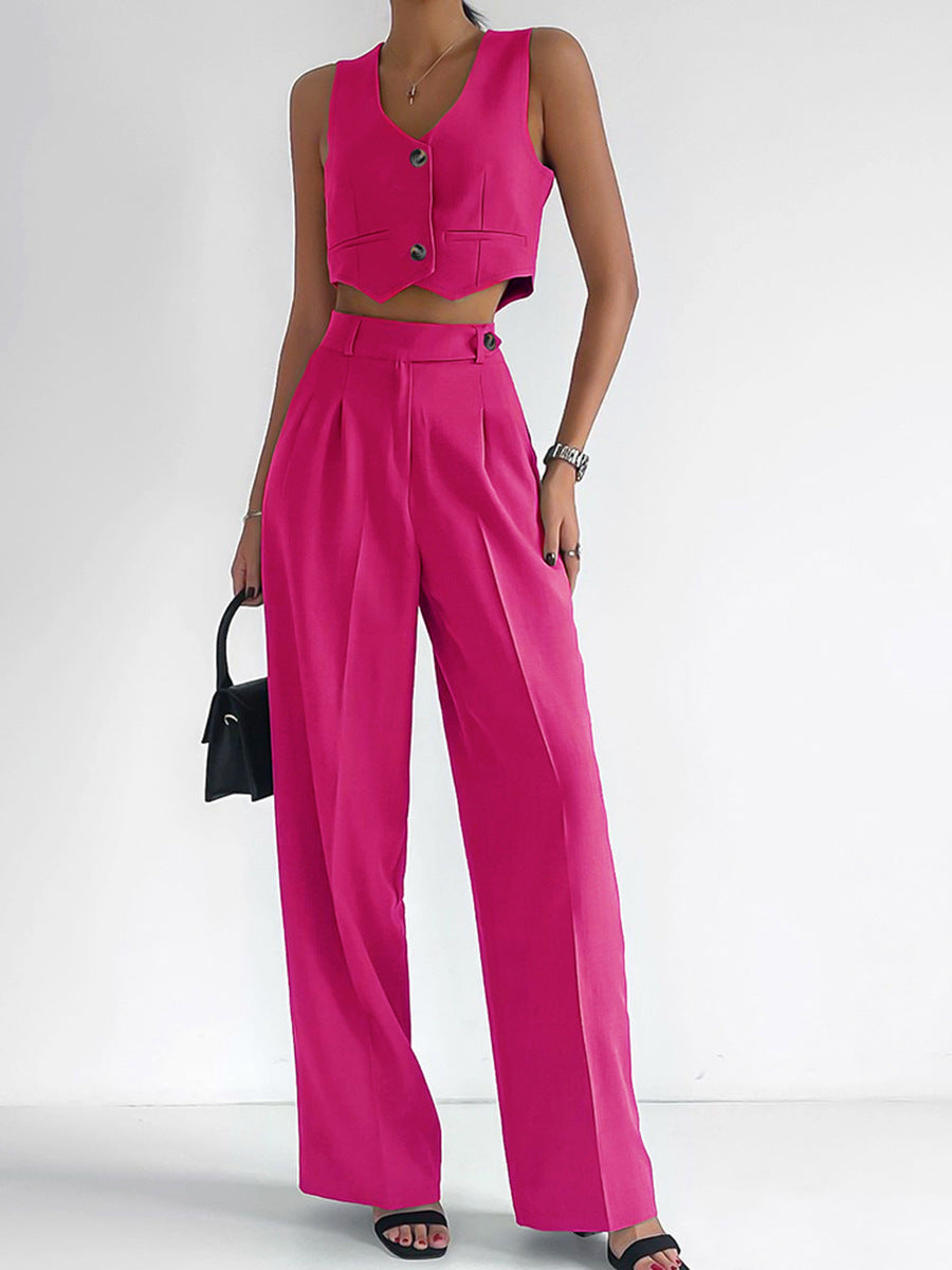 Women's trendy two-piece set with mid-calf pants and modern crop top Lune London