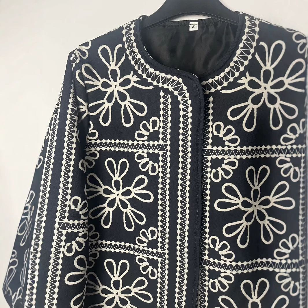 Veste design patchwork pour femmes avec motif floral et appliqués élégants Chic & Stil