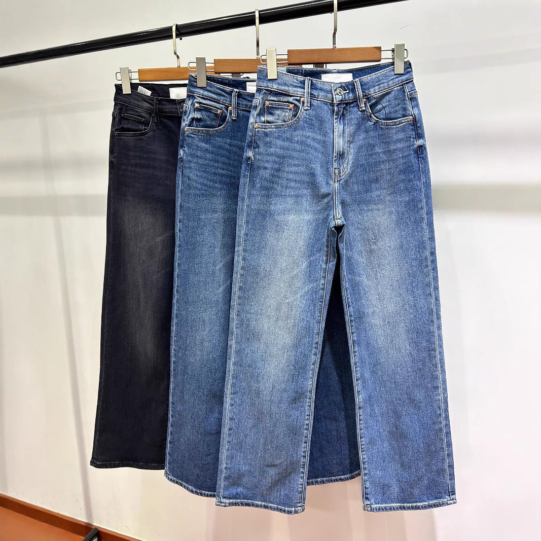 Loose high-waisted jeans for women with a vintage look and gentle washes Lune London