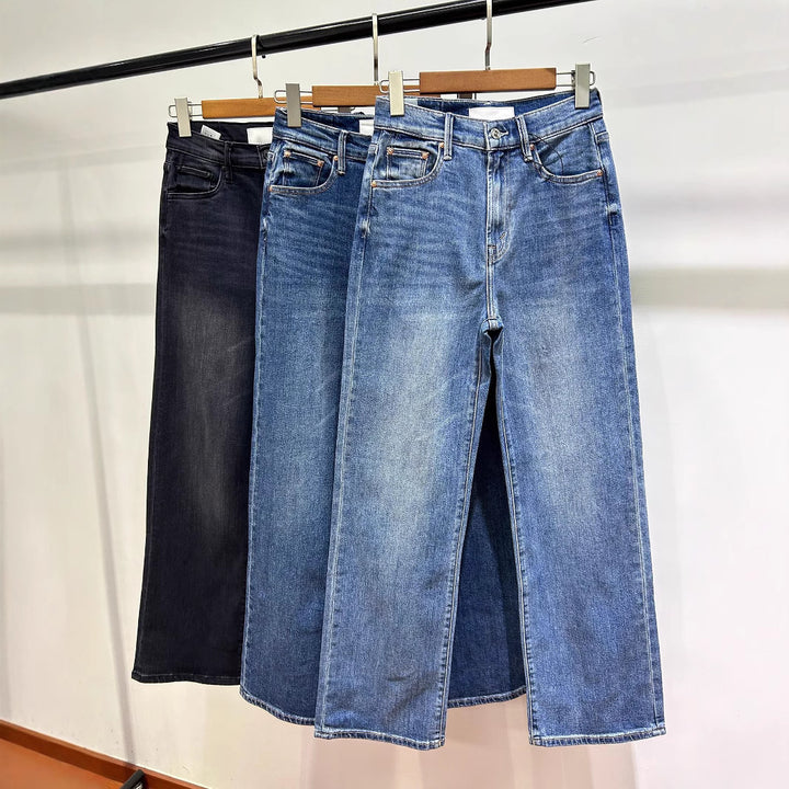 Loose high-waisted jeans for women with a vintage look and gentle washes Lune London