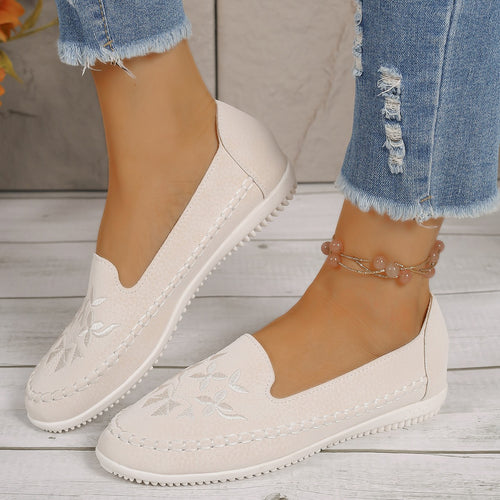 LADIES Moccasins with embroidered floral design and non-slip sole Lune London