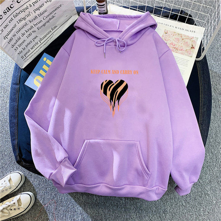 Women's hoodie with trendy heart design and comfortable fit Chic & Stil
