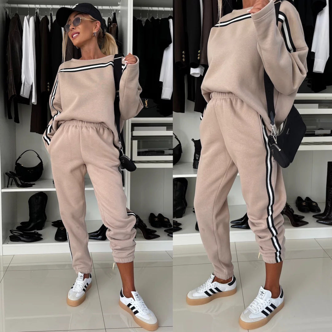 Women's sporty lounge set with contrasting stripes Lune London