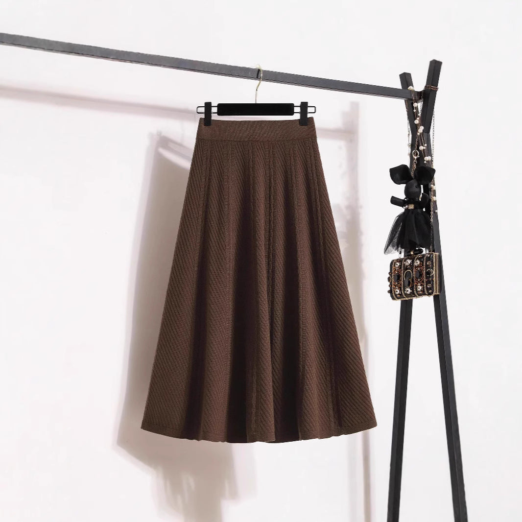 Women's Pleated Midi Skirt with Elastic Waistband and Fine Texture Lune London