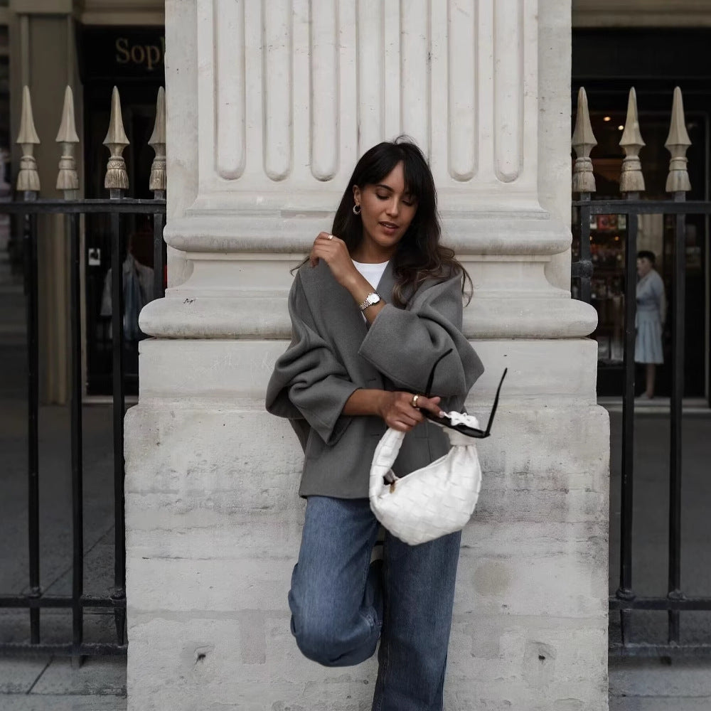 Elegant short jacket for women with a chic lapel and practical pockets Lune London