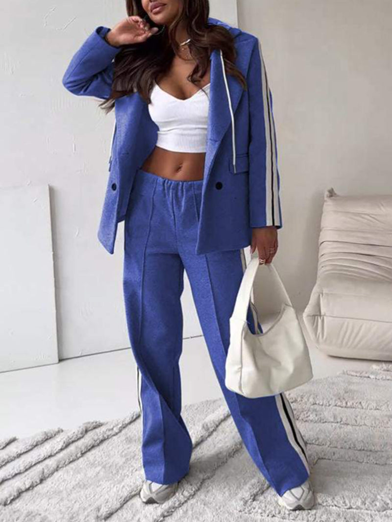 Ensemble de survêtement à la mode pour femmes avec une coupe décontractée et des détails rayés Chic & Stil