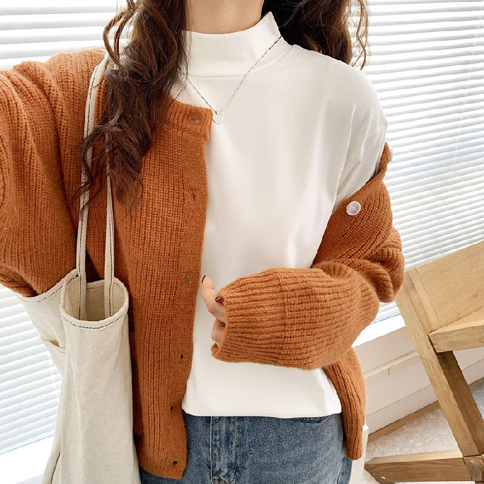 Ladies fashionable cardigan with button details and soft material Chic & Stil