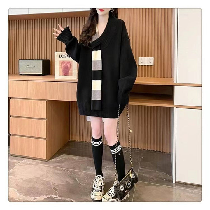 Casual women's sweater with textured V-neck and oversized fit Lune London