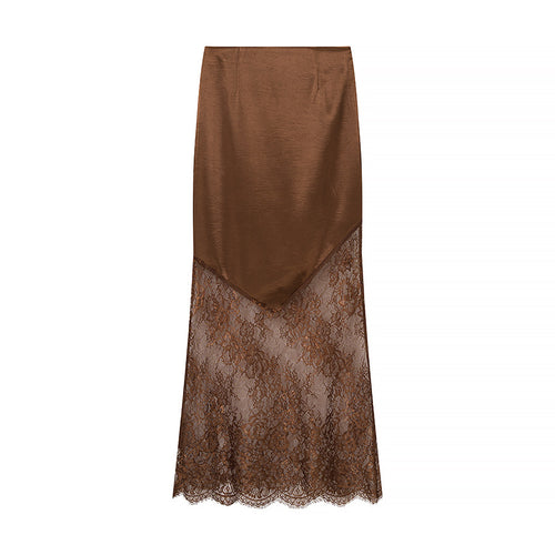 Jupe en dentelle élégante pour femmes avec un haut en satin luxueux et des accents floraux Chic & Stil