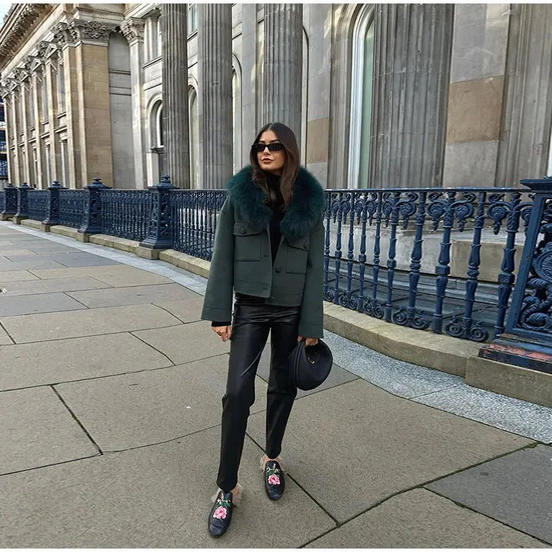 Veste d'hiver stylée pour femmes avec col en fausse fourrure amovible Chic & Stil