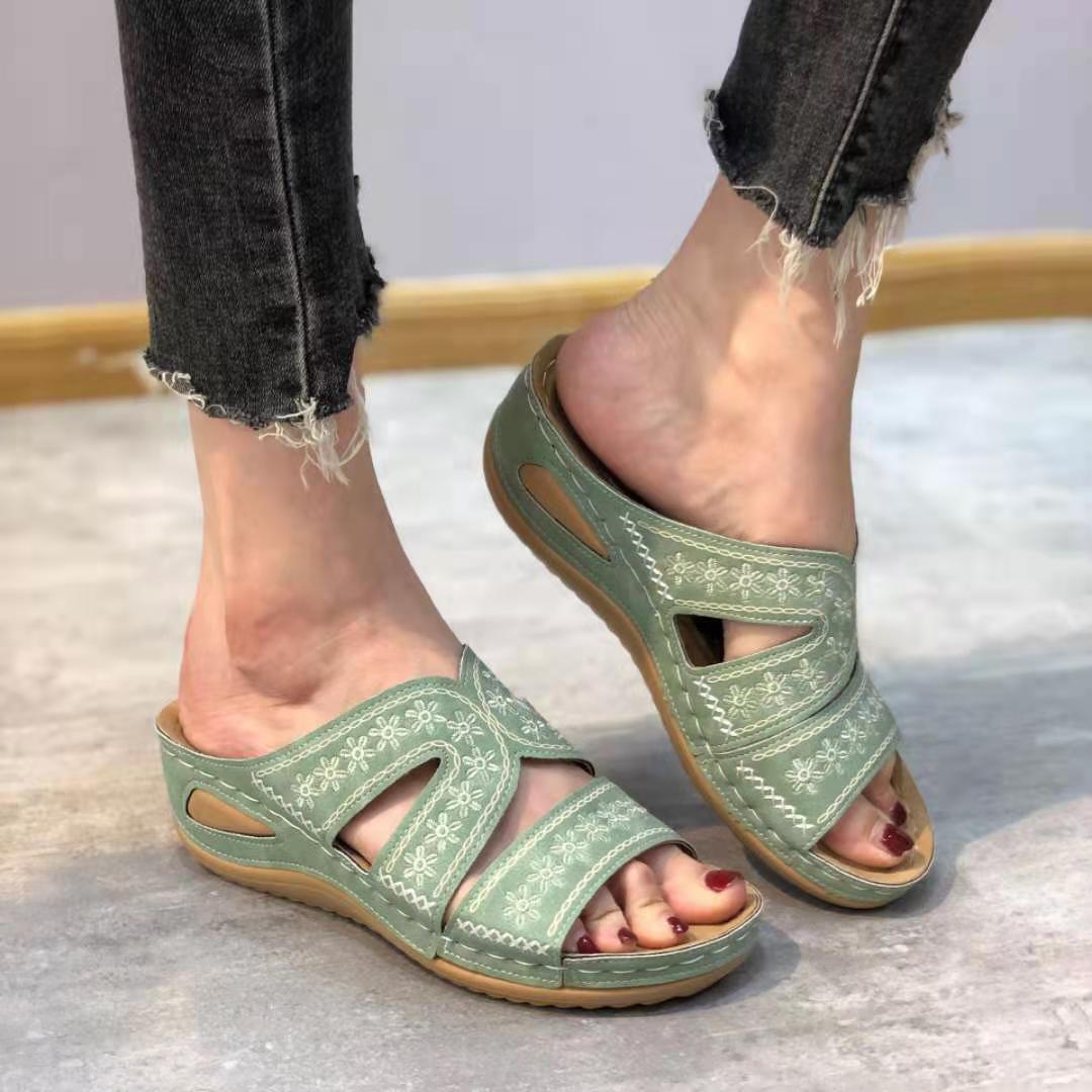 Comfortable strap sandals for women with floral design and anatomical sole Lune London
