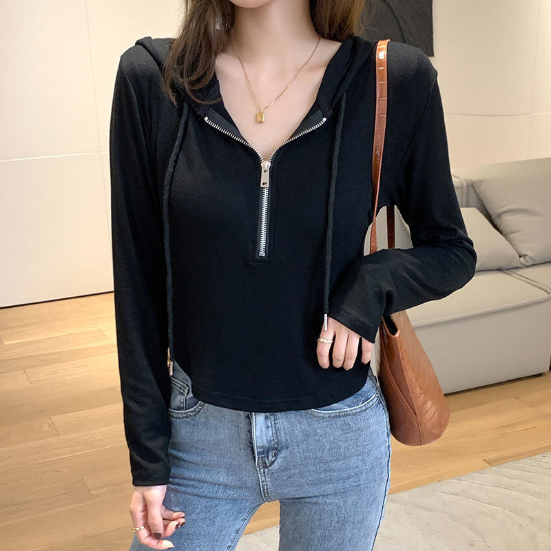 Ladies sporty hoodie top with short zipper design Chic & Stil