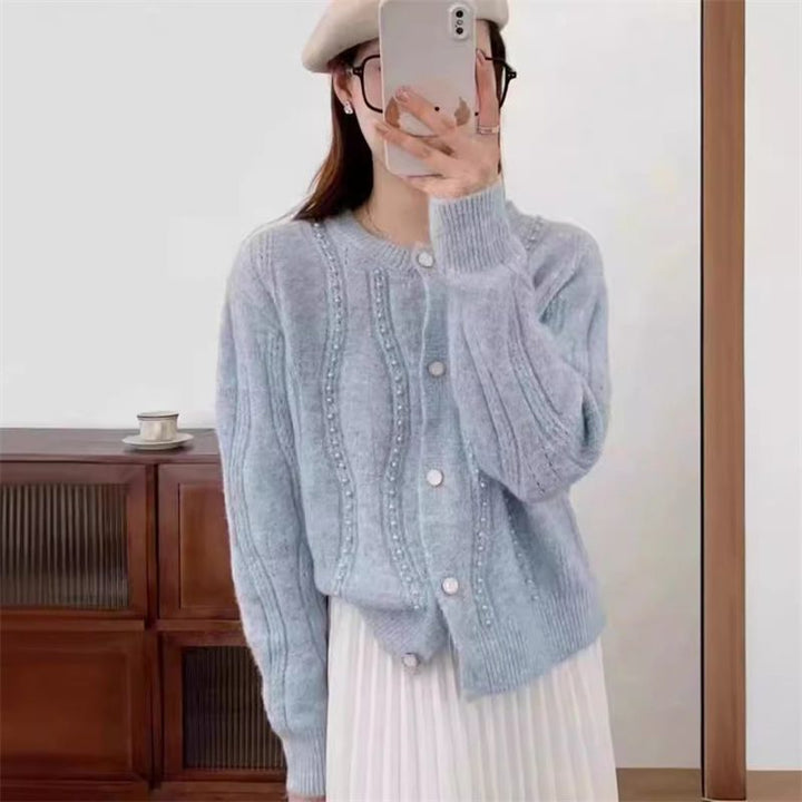 Cardigan pour femmes avec détails en perles élégants et coupe classique Chic & Stil