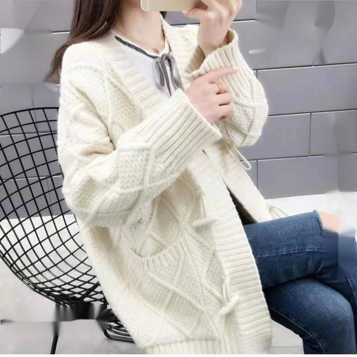 Knitted cardigan for women with a cable design and structures Lune London